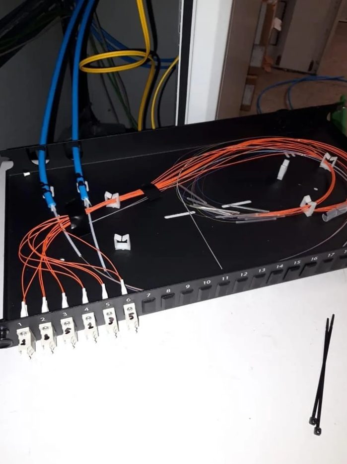 Cassetto ottico con terminazioni in fibra