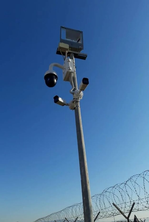 Telecamere di videosorveglianza su palo